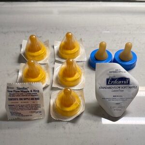 Similac Slow-Flow Nipple & Ring (6), Enfamil Standard-Flow Soft Nipple (1)